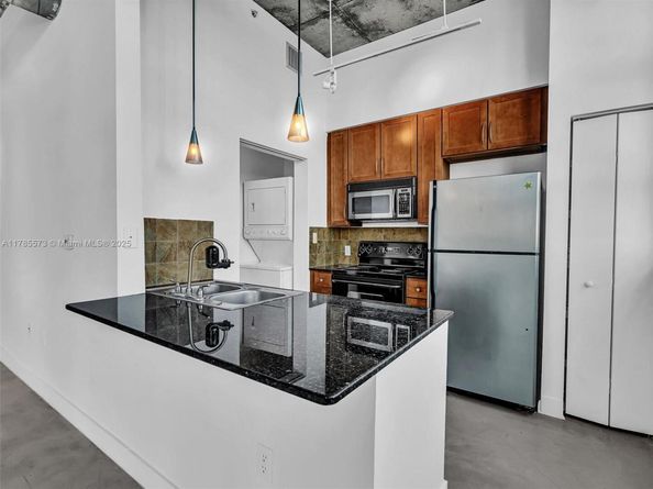 2001 Biscayne Blvd 3413, Miami FL 33137