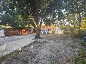 1111 NW 26th St, Miami FL 33127