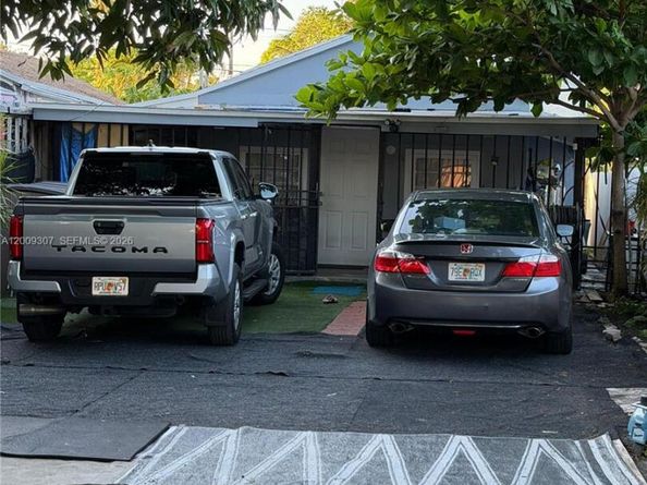 1111 NW 26th St, Miami FL 33127