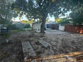1111 NW 26th St, Miami FL 33127