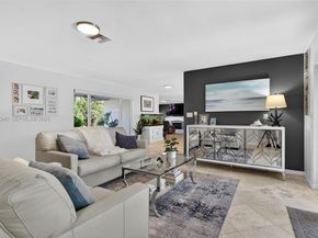 2910 NE 52nd St, Fort Lauderdale FL 33308