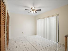 347 Fairway Cir 62, Weston FL 33326