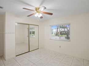 347 Fairway Cir 62, Weston FL 33326