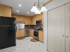 347 Fairway Cir 62, Weston FL 33326