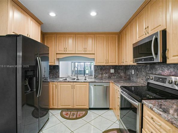 347 Fairway Cir 62, Weston FL 33326