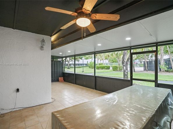 347 Fairway Cir 62, Weston FL 33326