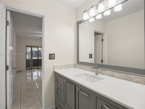 347 Fairway Cir 62, Weston FL 33326