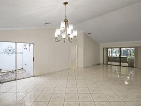 347 Fairway Cir 62, Weston FL 33326