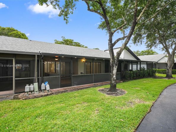 347 Fairway Cir 62, Weston FL 33326