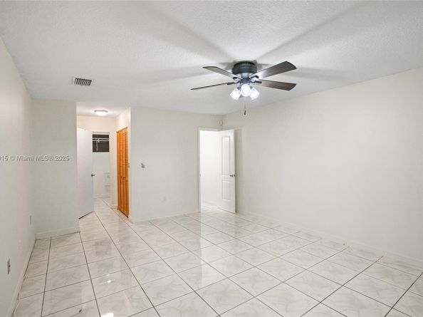 347 Fairway Cir 62, Weston FL 33326