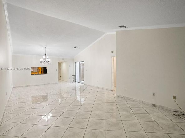 347 Fairway Cir 62, Weston FL 33326