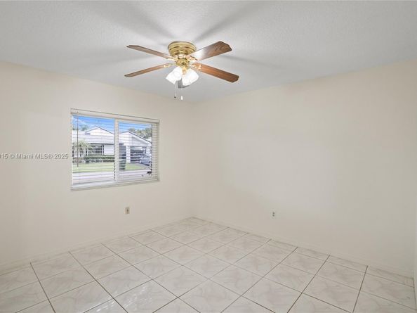 347 Fairway Cir 62, Weston FL 33326