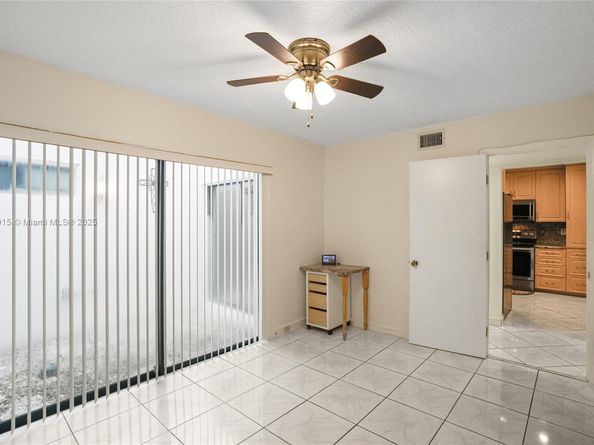 347 Fairway Cir 62, Weston FL 33326