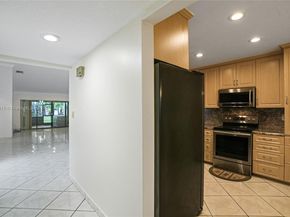 347 Fairway Cir 62, Weston FL 33326
