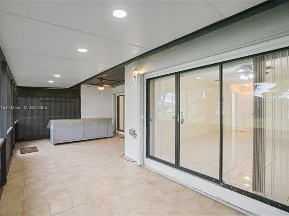 347 Fairway Cir 62, Weston FL 33326