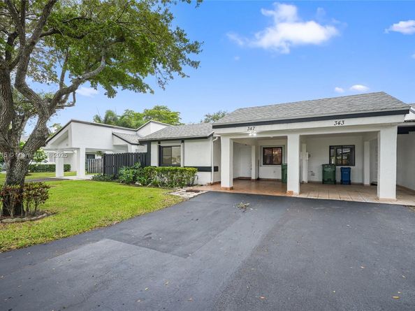 347 Fairway Cir 62, Weston FL 33326