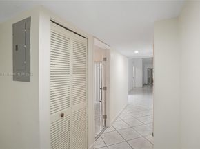 347 Fairway Cir 62, Weston FL 33326