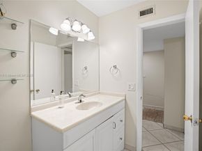 347 Fairway Cir 62, Weston FL 33326