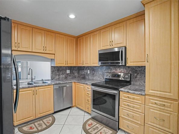 347 Fairway Cir 62, Weston FL 33326