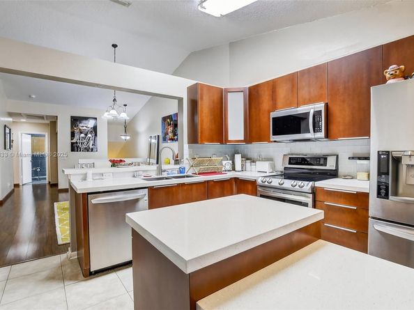 1002 NW 105th Ave D121, Plantation FL 33322