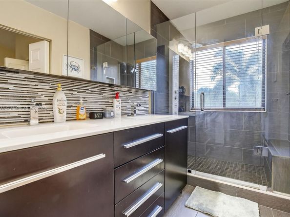 1002 NW 105th Ave D121, Plantation FL 33322