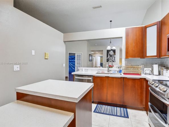 1002 NW 105th Ave D121, Plantation FL 33322