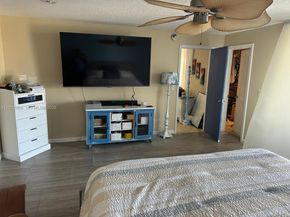 801 Palm Trl 10, Delray Beach FL 33483