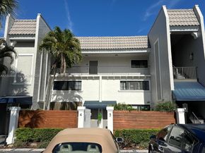801 Palm Trl 10, Delray Beach FL 33483