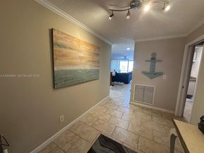 801 Palm Trl 10, Delray Beach FL 33483