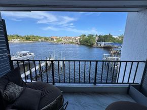 801 Palm Trl 10, Delray Beach FL 33483