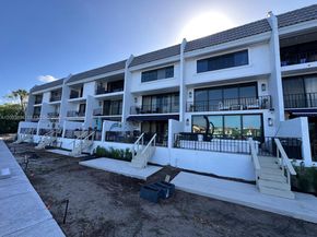 801 Palm Trl 10, Delray Beach FL 33483