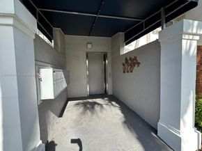 801 Palm Trl 10, Delray Beach FL 33483