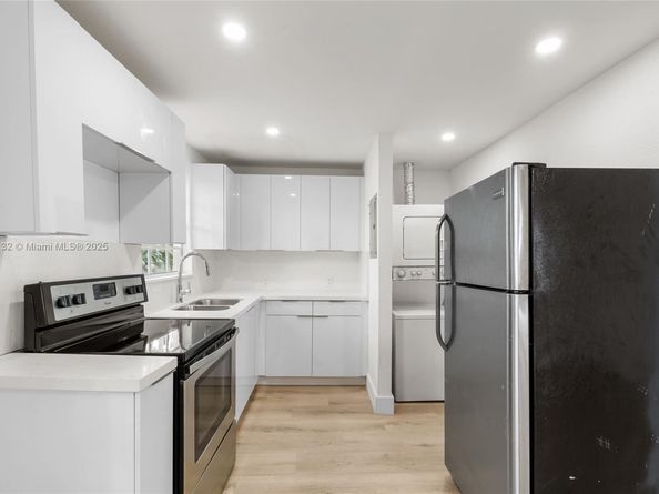 2385 SW 17th St, Miami FL 33145