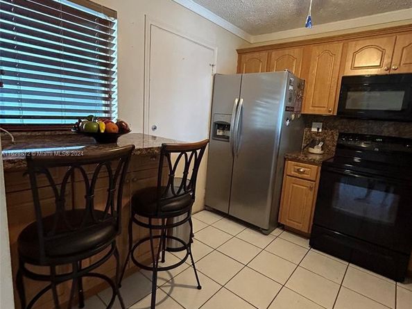 3600 NE 170th St 411, North Miami Beach FL 33160