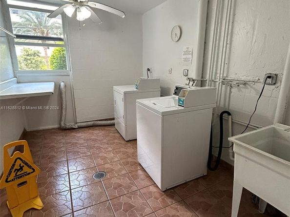 3600 NE 170th St 411, North Miami Beach FL 33160