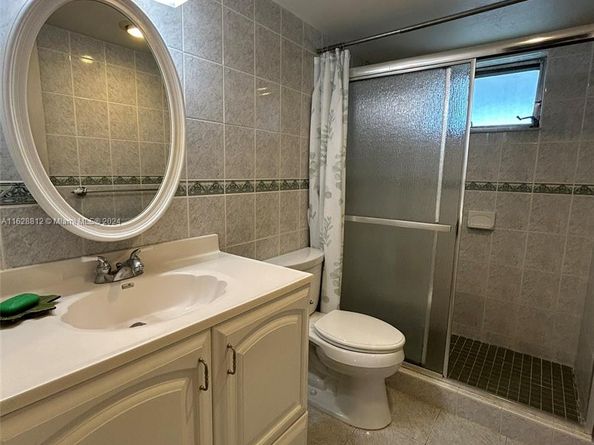 3600 NE 170th St 411, North Miami Beach FL 33160