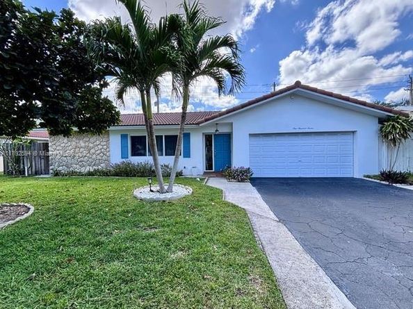 107 Winged Foot Ln, Boca Raton FL 33431