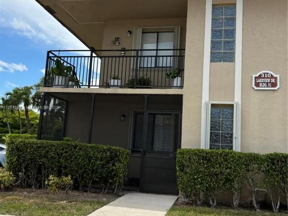 310 Lakeview Dr 201, Weston FL 33326