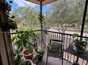 310 Lakeview Dr 201, Weston FL 33326