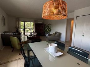 310 Lakeview Dr 201, Weston FL 33326