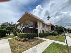 310 Lakeview Dr 201, Weston FL 33326