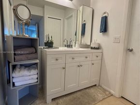 310 Lakeview Dr 201, Weston FL 33326