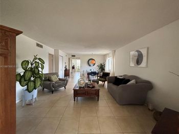 310 Lakeview Dr