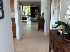 310 Lakeview Dr 201, Weston FL 33326