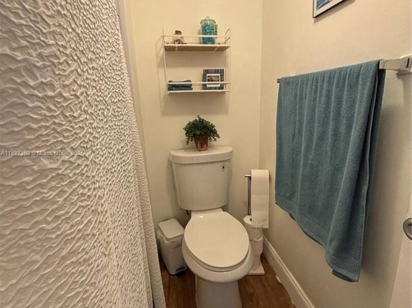 310 Lakeview Dr 201, Weston FL 33326
