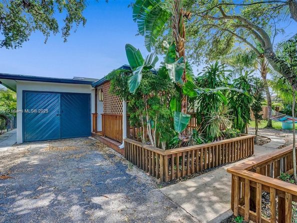 110 SW 5th St, Hallandale Beach FL 33009