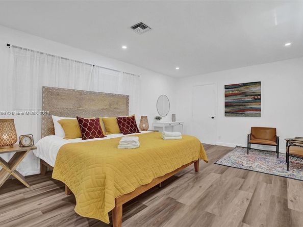 110 SW 5th St, Hallandale Beach FL 33009