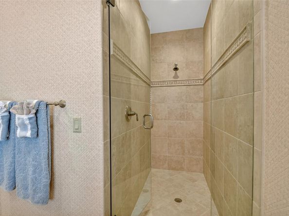 678 Hermitage Cir, Palm Beach Gardens FL 33410