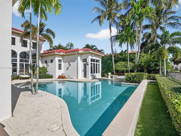 678 Hermitage Cir, Palm Beach Gardens FL 33410