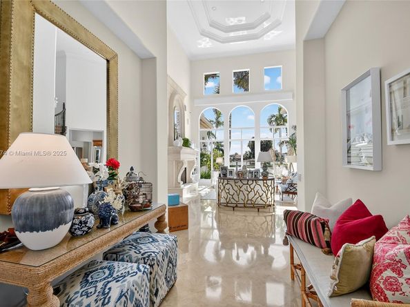 678 Hermitage Cir, Palm Beach Gardens FL 33410